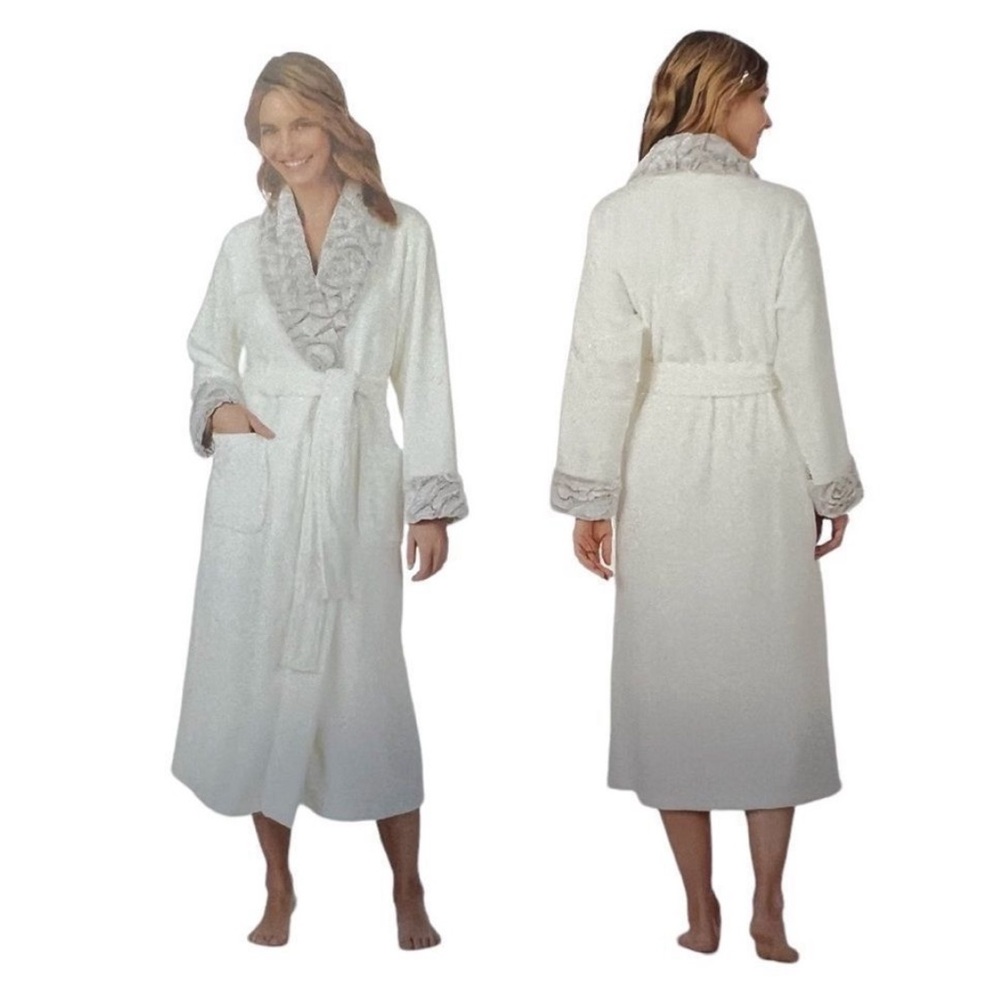 Carole Hochman Woman’s plush Robe